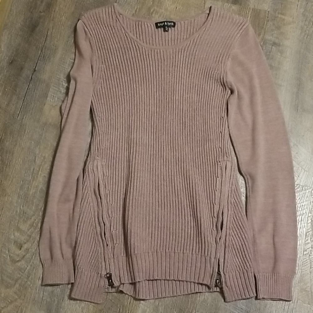 Knitted sweater with accent zippers